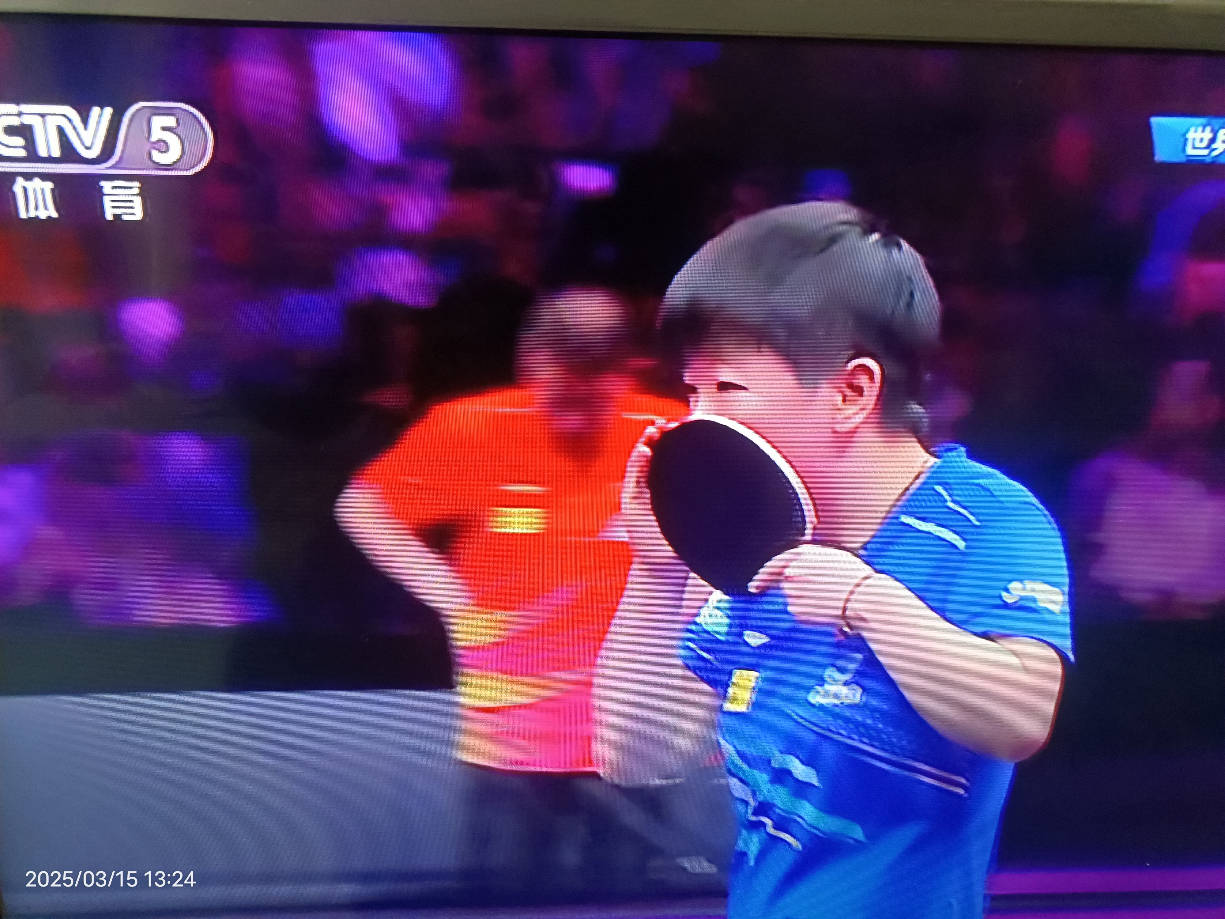 开云体育APP下载-神奇射门震撼世界，球迷狂热掌声不断，掌声雷动