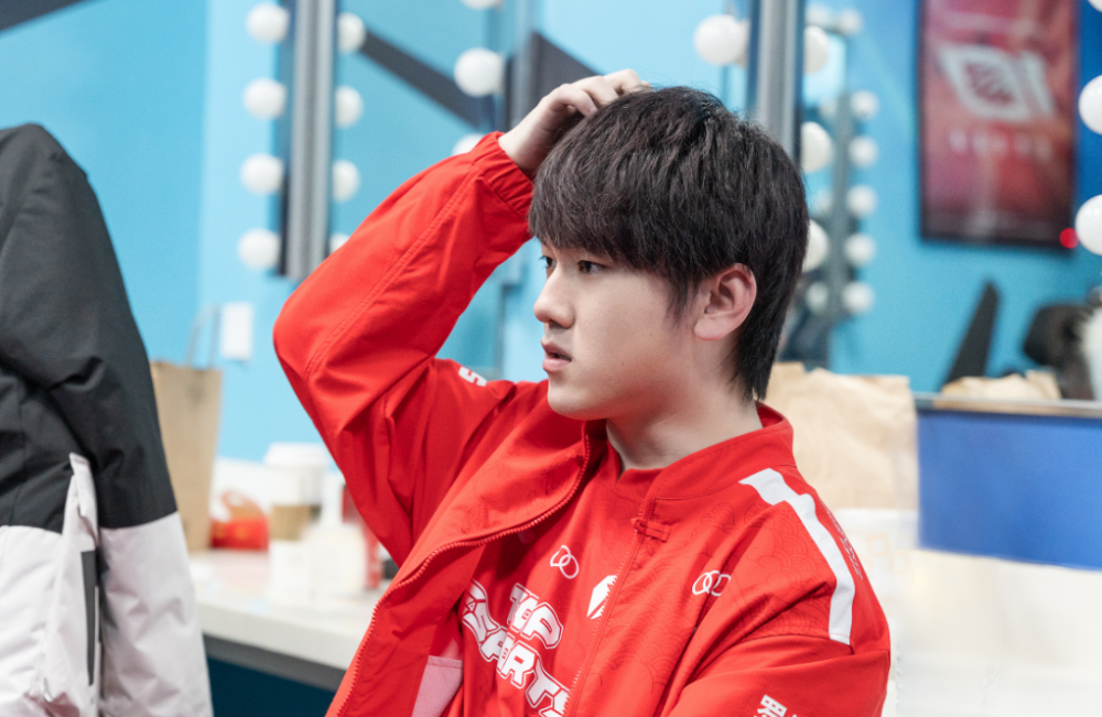 开云APP-TES碾压TSM，Jankos关键团战开团秒人焦点之战成都决赛之夜，让粉丝疯狂欢呼