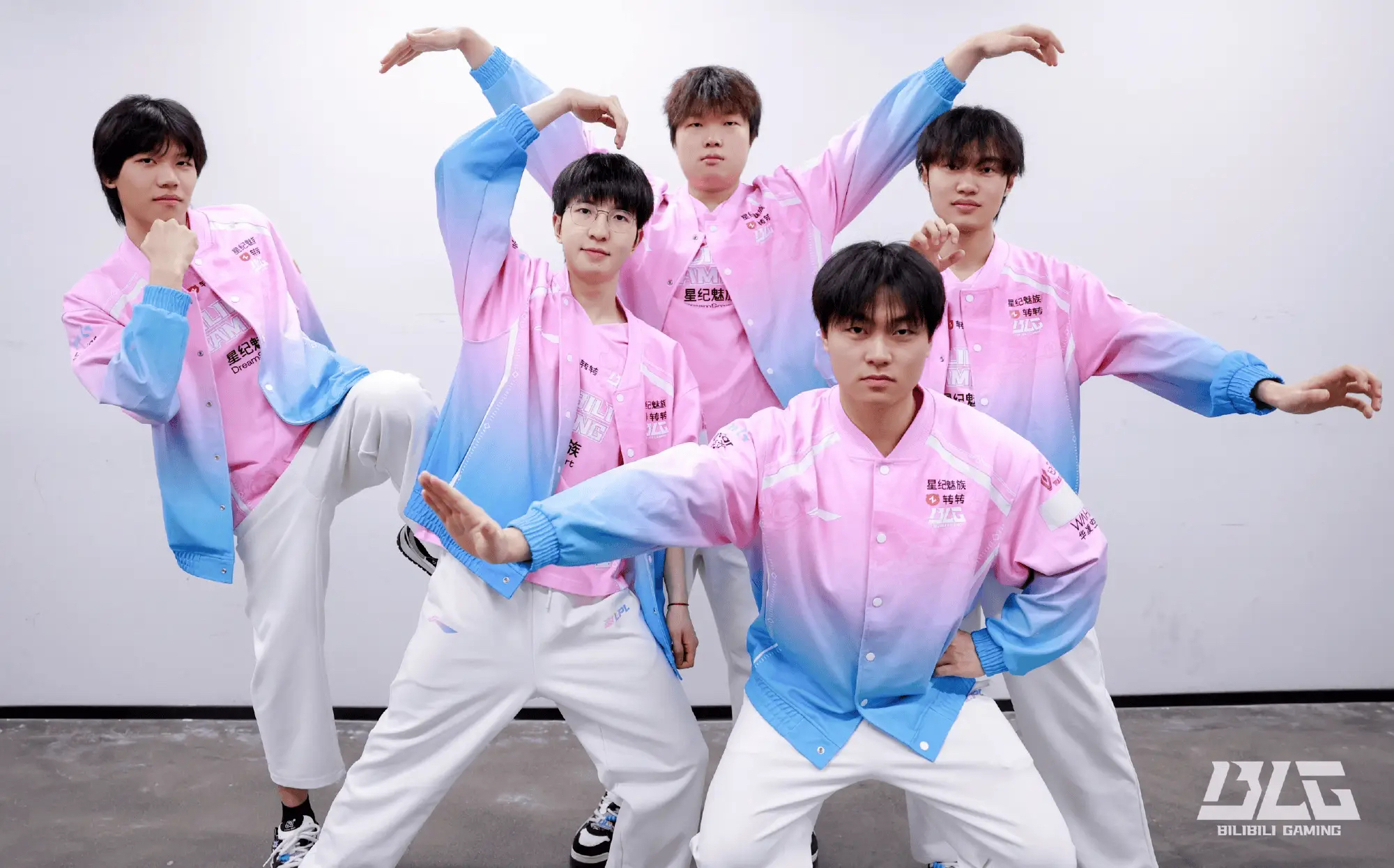 开云体育app-SHR碾压LGD，Perkz团战一打五峡谷大战半决赛，点燃全场激情