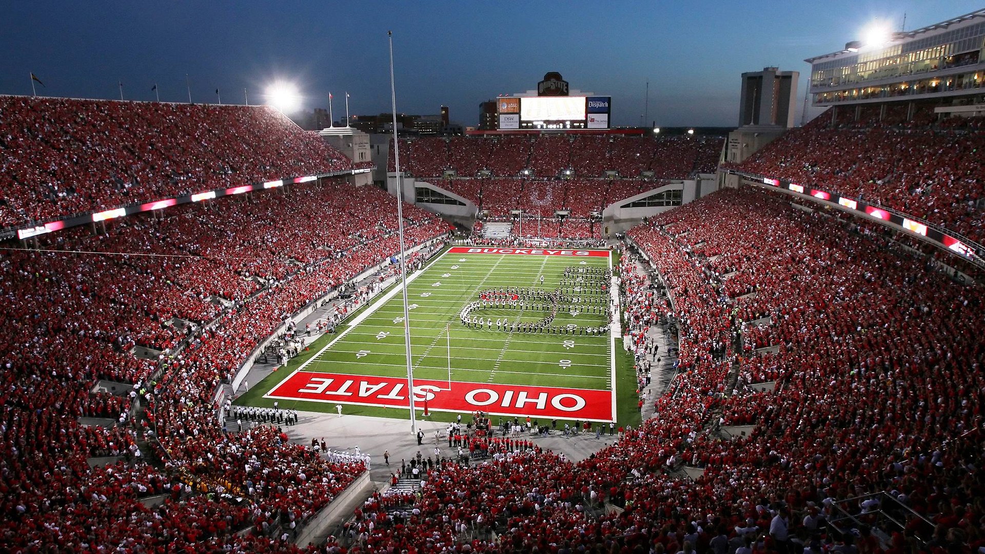 F1赛道轰鸣声中的篮球诗人，当东契奇遇见全球体育的璀璨舞台